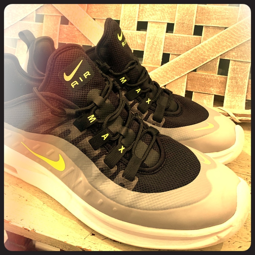 NIKE AIR MAX Men’s size 11